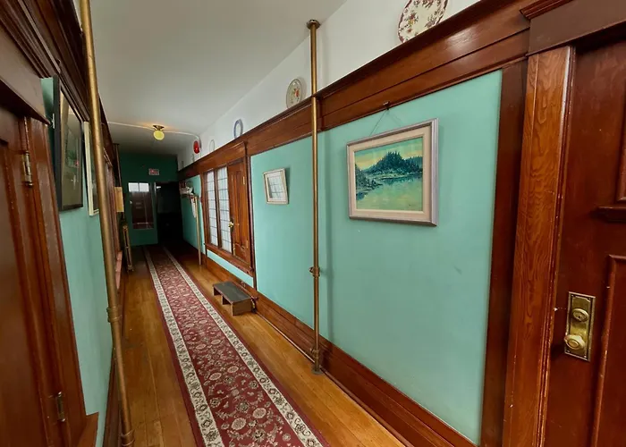 Arundel Mansions Hotel